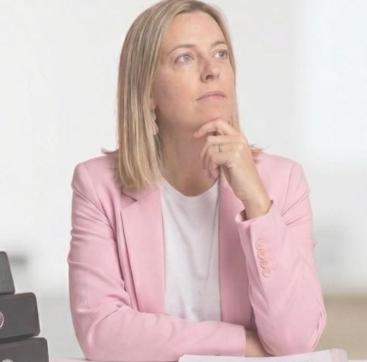 Fundadora de MIMO EV, consultora psicopedagógica, en su espacio de trabajo